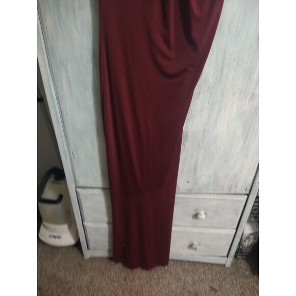 Love & Friends Maxi One Sleeve Dress Xs Nwt Sexy Burgundy - Picture 3 of 10